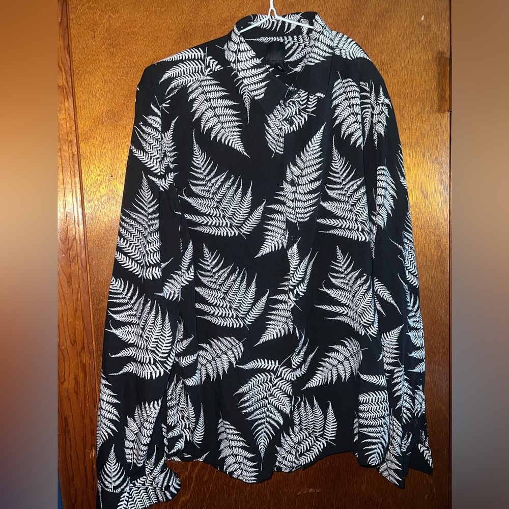 H&M mens size large long sleeve button up shirt. Floral.